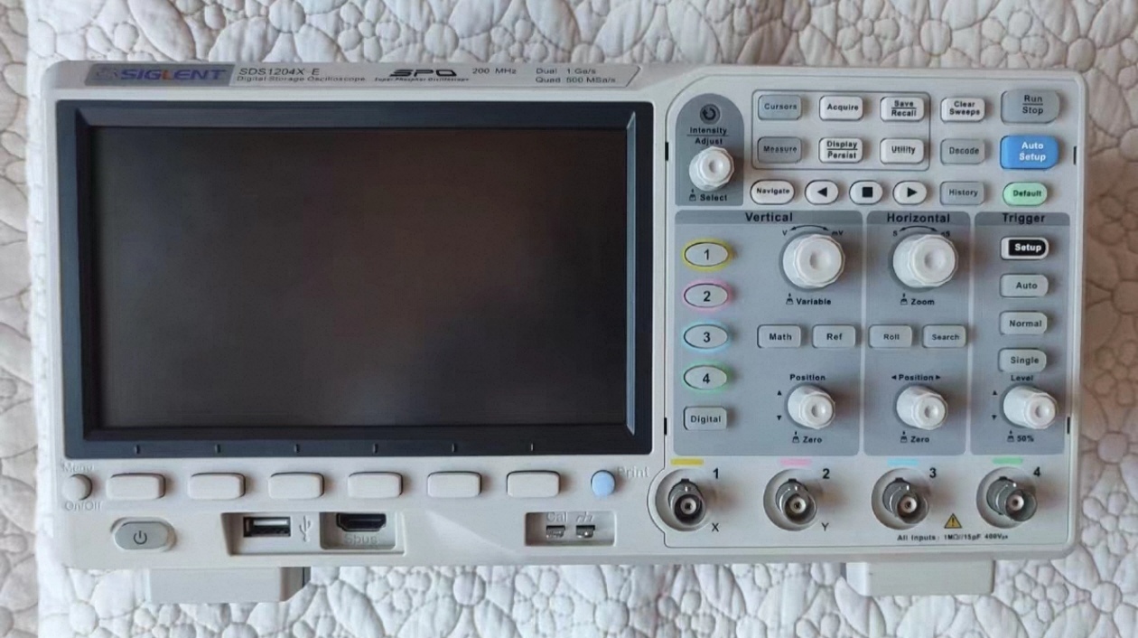 Digital Storage Oscilloscope 4 Channel 100Mhz - Osciloscopio Digital de Almacenamiento SIGLENT SDS1204X-E